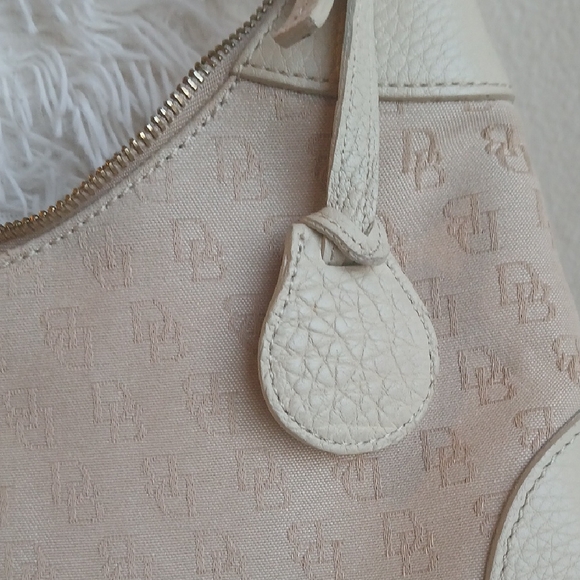 Dooney & Bourke NWOT Cream Shoulder Bag - Picture 6 of 11